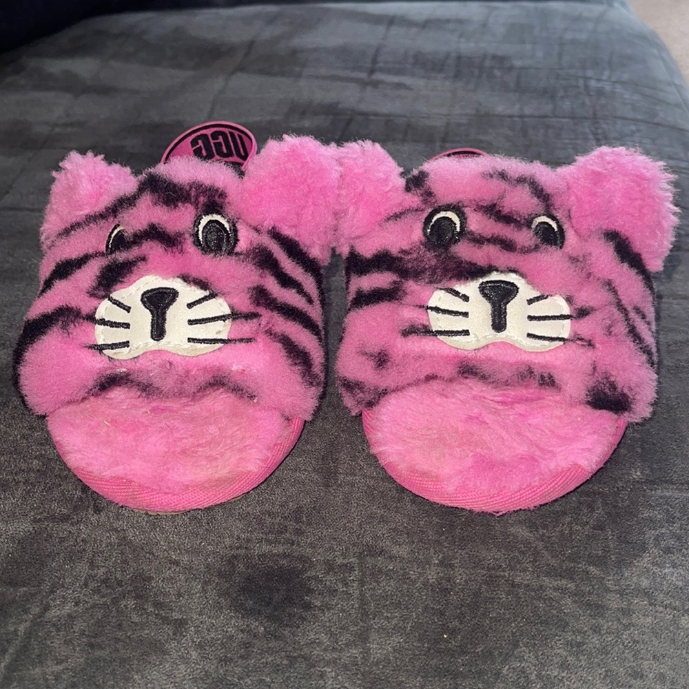Pink tiger teddy Ugg slides